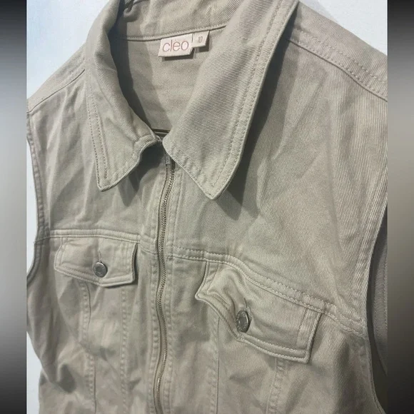 Utility Vest - Picture 5 of 9